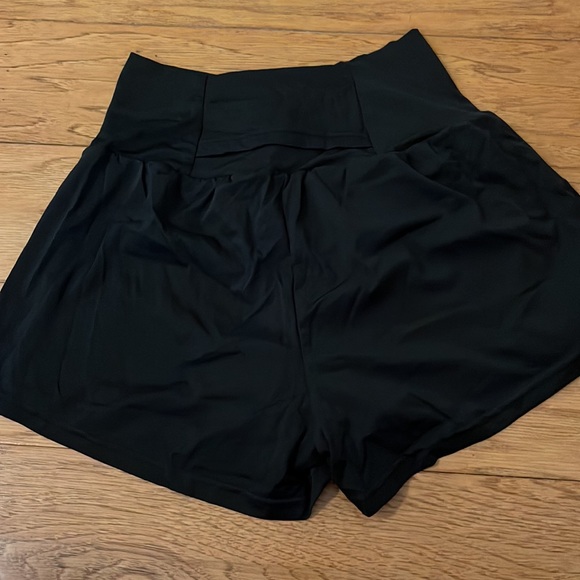Black 2-layer athletic shorts - Picture 6 of 7